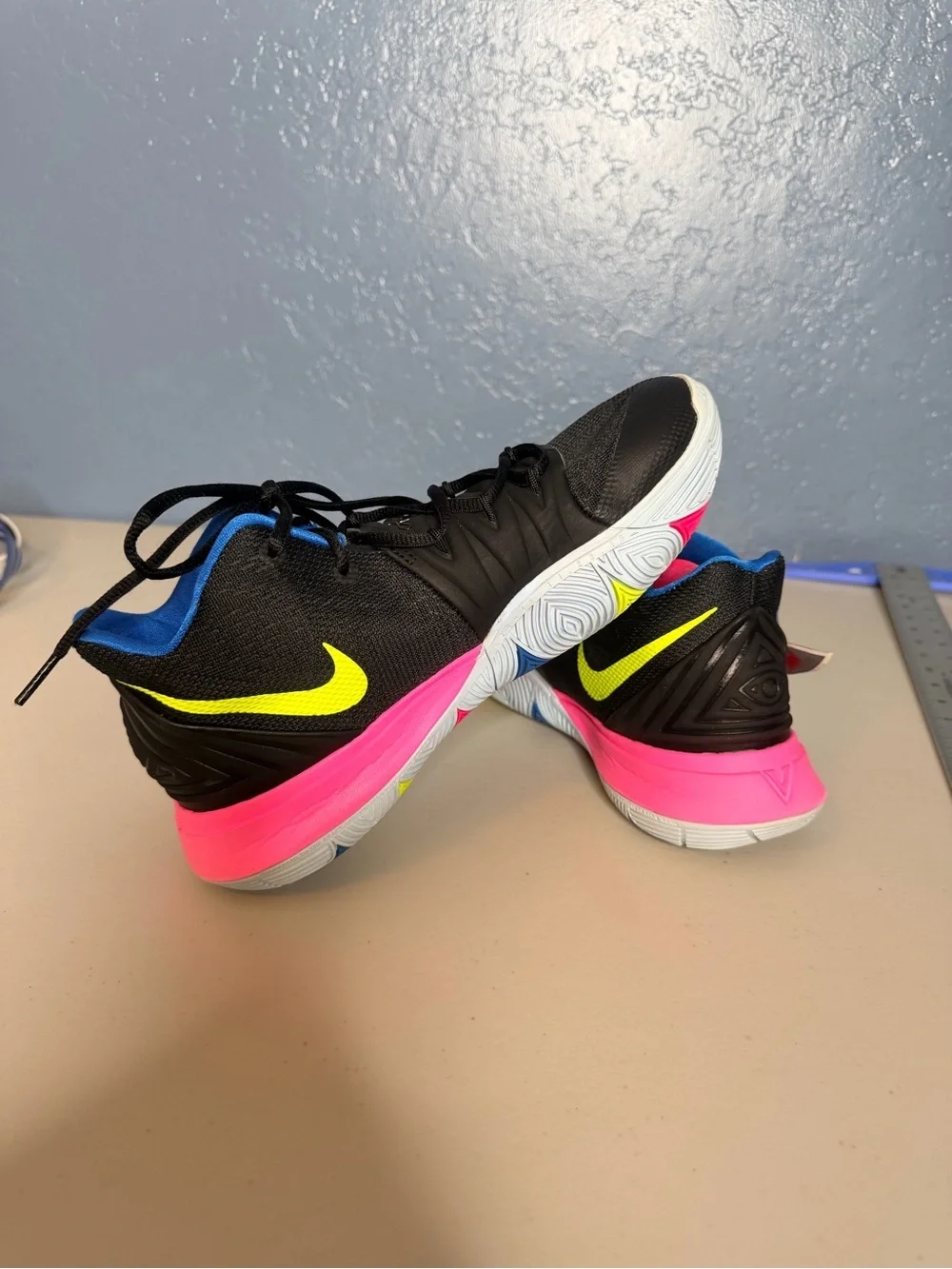 Nike Kyrie 5 sneakers Just Do It 2019 AO2918-003 black with neon accents 7.5